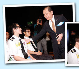Chief Pilot Mr Matthew CHEUNG congratulated the 10 Most Improved Trainees on their achievements.
