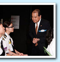 Chief Pilot Mr Matthew CHEUNG congratulated the 10 Most Improved Trainees on their achievements. Chief Pilot Mr Matthew CHEUNG congratulated the 10 Most Improved Trainees on their achievements.
