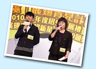 Deputy Pilots Donald TONG and Maggie YEONG, DJs of the Commercial Radio, were the masters of the Ceremony. Their professional performance delighted the guests. Deputy Pilots Donald TONG and Maggie YEONG, DJs of the Commercial Radio, were the masters of the Ceremony. Their professional performance delighted the guests.