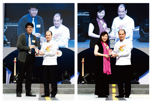 Wise headhunters (adjudicators) are important in the selection of talents (awardees). The adjudicators are very insightful. To extend our heartfelt gratitude, Mr. Matthew Cheung presented trophies to Dr. Carol Ma (left photo: Mr. Silva Siu, representative of Dr. Ma) and Ms. Karen Yiu (right photo) to appreciate their effort and support.