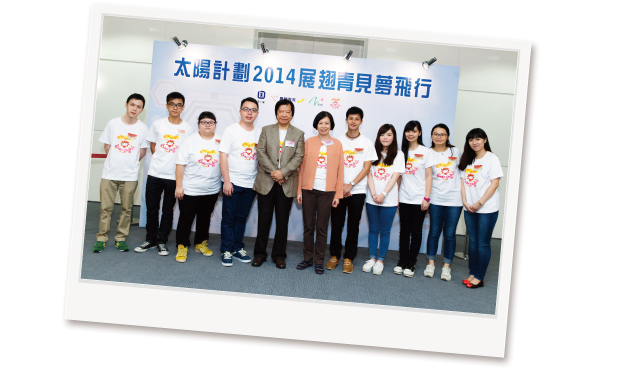 Mr. Byron Ng (fifth left), Deputy Commissioner for Labour (Labour Administration) and Mrs. Tonia Leung (sixth left), Assistant Commissioner for Labour (Employment Services), inspired the awardees to equip themselves and embrace challenges in order to make further breakthroughs.