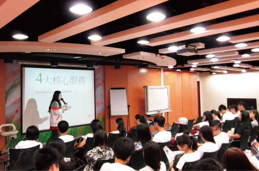 Y.E.S. staff introduced various services, such as career guidance, mock interview, special training courses and job fairs, in particular career assessment kit. Young people can understand their own career interests and use it as a reference for further study and career plan. Y.E.S. staff introduced various services, such as career guidance, mock interview, special training courses and job fairs, in particular career assessment kit. Young people can understand their own career interests and use it as a reference for further study and career plan.