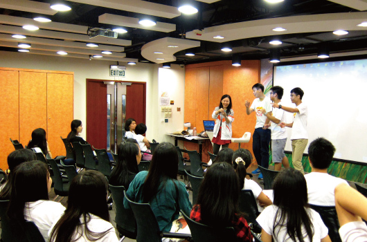 Y.E.S. staff provided an occupation game which Solar Ambassadors participated and enjoyed very much! If you want to know your own career interests and potential occupations, please don't hesitate to visit and talk to Y.E.S. staff at Langham Place in Mong Kok or Metroplaza in Kwai Fong.