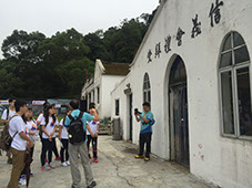 Docent introducing the development of the church (2)