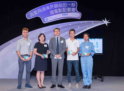 Mr Chan presented souvenirs to our three trainees and Hong Kong Aircraft Engineering Company Limited who provided strong support during the film shoot.